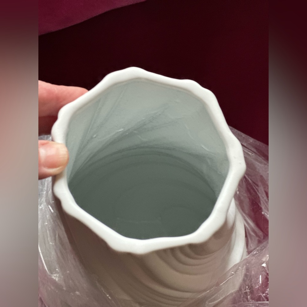 Sandro textured vase - Picture 7 of 10